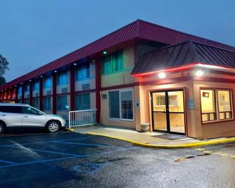 Red Carpet Inn & Suites Lima - Lima - Building