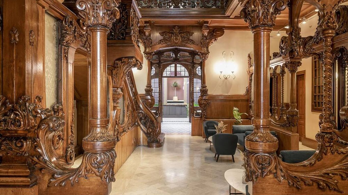 El Palauet Modernist Suites Barcelona