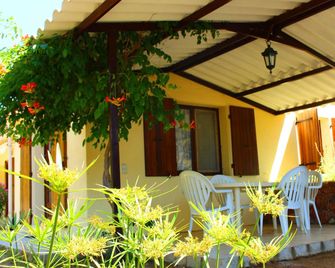 Résidence Les Mandiles - Cargèse - Innenhof