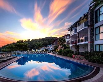 Azure Palm Resort - Fethiye - Pool