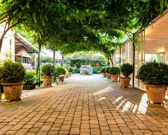 Hotel Il Campanile - Cherasco - Outdoor view