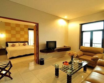 Aston Ketapang City Hotel - Ketapang - Sala de estar