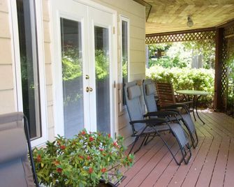 Enchanter Ocean View Suites - Madeira Park - Patio
