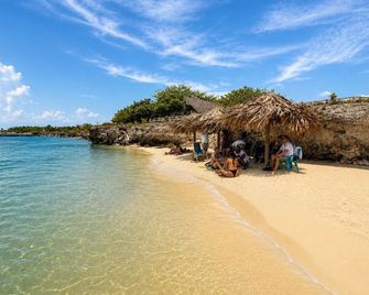 Tiny Village Cartagena Boutique Resort - Cartagena - Strand