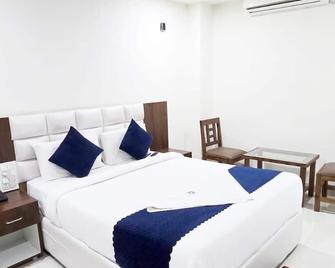 Hotel Skyland - Warangal - Bedroom