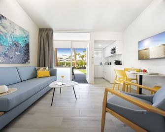 Relaxia Los Girasoles Bungalows - San Bartolomé de Tirajana - Living room