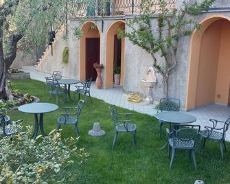 Hotel Tiziana Garnì - Gargnano - Patio