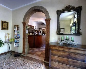 Hotel Castello - Modène