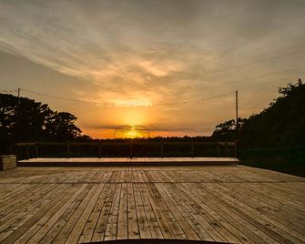 Scenic Glamping Tent Stay with Cozy Lounge Space in Smithville, Texas - Smithville