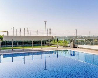 Globalstay Azizi Riviera 48 - Dubái - Piscina