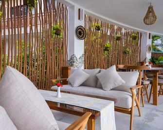 發現甘地小屋和別墅 - 卡朗加沙 - 曼格斯 - 客廳