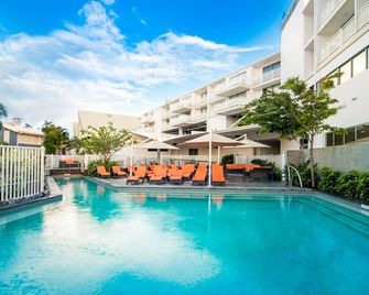 إيرلي بيتش هوتل - شاطئ إيرلي - حوض السباحة