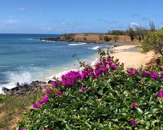 High-End Resort Condo Nestled On Molokai Shoreline - Napili - Plage