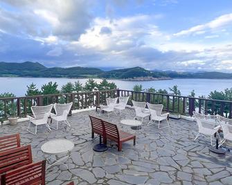 Country House Exclamation Mark & Comma - Namhae - Balcony