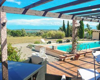 Nice house with private pool air conditionning and large views over sea - Lapalme - Piscina