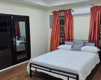 Unique Home Away From Home. Smoke Free Family Size Pool, Cameras for safety. - Chaguanas - Bedroom