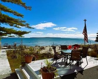 The Huron Hutch - Saint Ignace - Patio