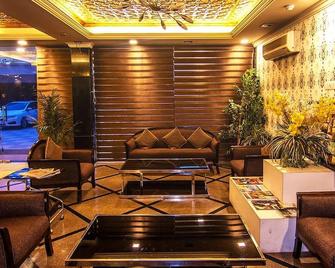 كومراد إن - سريناجار - ردهة