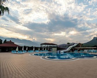 Miramor Garden Resort - קמר - בריכה