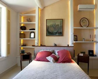Grand Argence - Fourques - Schlafzimmer