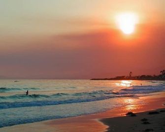 Carpinteria Beach Getaway - Steps From The Sand! Discounted Weekly & Monthly - Carpinteria - Strand