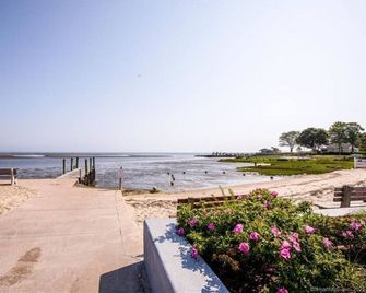 Steps to the Beach, Cozy Year Round Cottage Pet Friendly - Old Saybrook - Strand