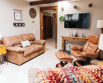 Calle Condo Summary: - Green Valley - Wohnzimmer