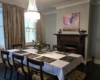 Western Springs Villa - Auckland - Dining room