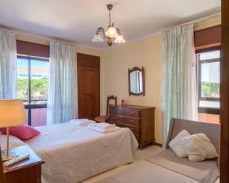 Apartment São Pedro do Mar with Terraces, A/C & Wi-Fi - Quarteira - Schlafzimmer