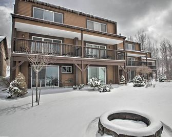 Slopeside Burke Mountain Condo with Fireplace! - East Burke - Building