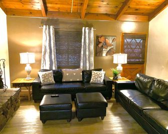 Grey Squirrel Resort - ביג בר לייק - סלון