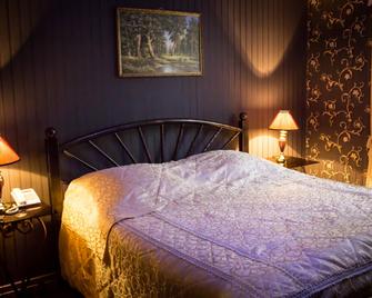 Plaza Hotel - וולגוגראד - חדר שינה