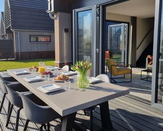 Luxurious detached watervilla with jetty near the lake - Balk - Patio
