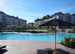 One Oasis 1br Condotel - Davao City - Pool