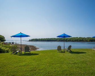 Strawberry Hill Seaside Inn - Rockport