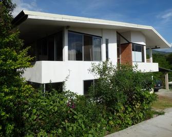 Beautiful Spacious Vacation Home - Colón - Edificio