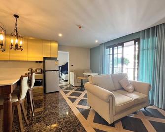 Espana Jomtien Pattaya By Thita - Jomtien - Living room