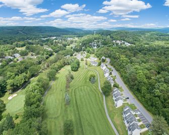 Pocono Mountain Villas Mod Collection by Sonesta - East Stroudsburg - Budova