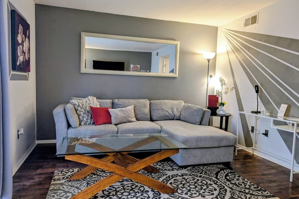 Exclusive Townhome - Central Raleigh Location - راليغ - غرفة معيشة