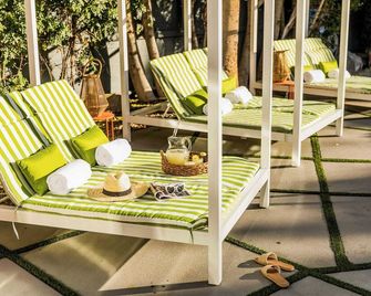 5 Private Rooms Sleeps 14 Wesley Studio Buyout - Palm Springs - Patio