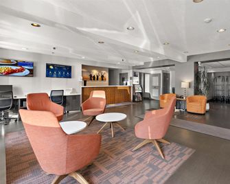 Days Inn by Wyndham Victoria Airport Sidney - Sidney - Lobby
