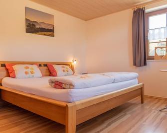 Ferienwohnung Sonnenblick mit ca. 54qm, 1 Schlafzimmer, für maximal 3 Personen - Schonach im Schwarzwald - Schlafzimmer
