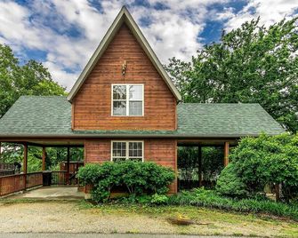 Walk to Lake Lampe Cabin with Fireplace and Deck! - Lampe - Edificio