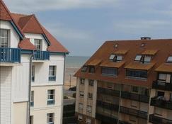 Appartement à 50 m de la plage avec WIFI et Netflix - Villers-sur-Mer - Clădire