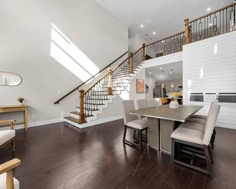 New Luxury Family Friendly Home Centrally Located - Atlanta - Dining room