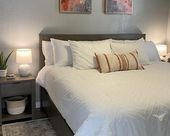 East Main Downtown Bungalow - Ashland - Bedroom