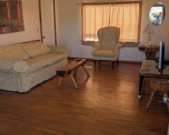 Mountain View 2 Bed Cabin - Davis - Sala de estar
