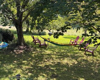 4-bedroom home on farm 5-minutes to Denison/Granville - Granville - Patio
