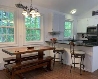 The “Wood”shop, brand new 2 bedroom loft apartment on a quiet cove. - Wedowee - Kitchen