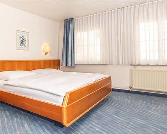 Gasthof zur Sonne - Stuttgart - Bedroom